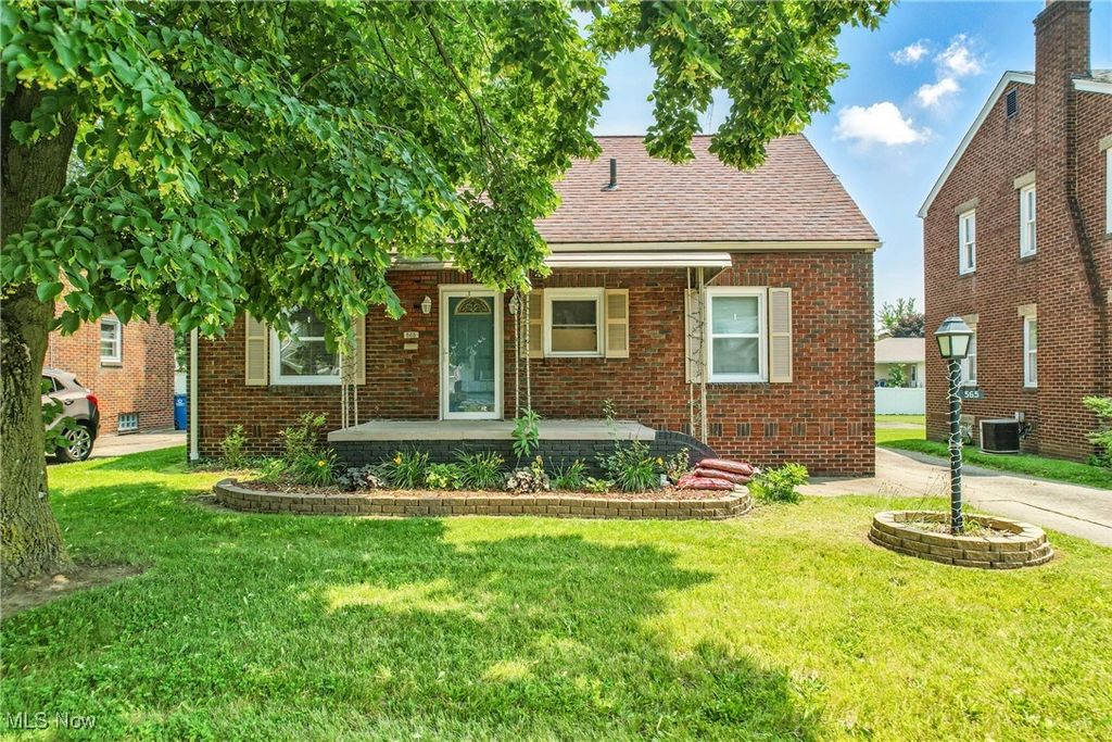 565 12th Street, Campbell, OH 44405
