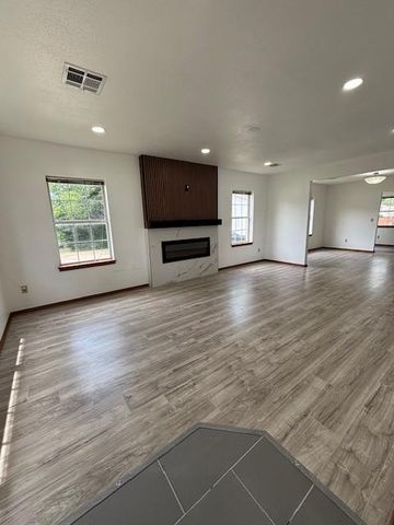 2037 NE 16th Terrace, Oklahoma City, OK 73117