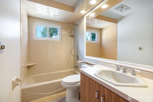 233 Henry Court, North Plainfield, NJ 07060