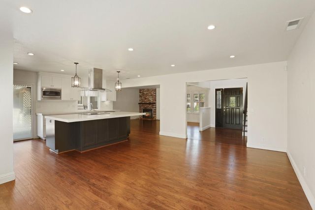 4233 Five Mile Dr, Stockton, CA 95219