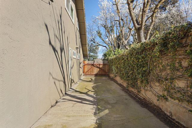 4233 Five Mile Dr, Stockton, CA 95219