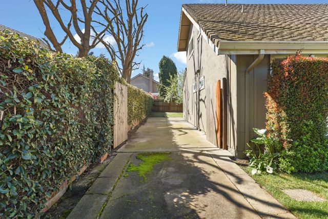 4233 Five Mile Dr, Stockton, CA 95219