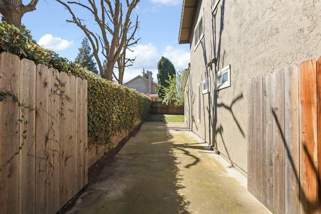 4233 Five Mile Dr, Stockton, CA 95219