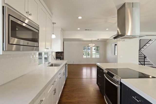 4233 Five Mile Dr, Stockton, CA 95219