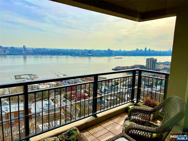 4 Horizon Road 802, Fort Lee, NJ 07024