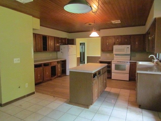 452 Carlsam Drive, Irondequoit, NY 14609
