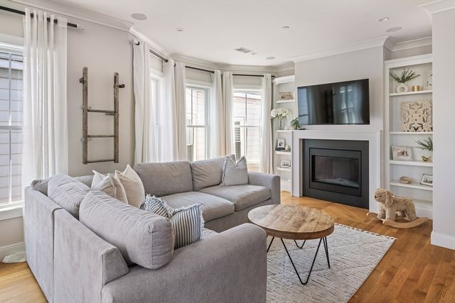 854 E Broadway St 3, Boston, MA 02127