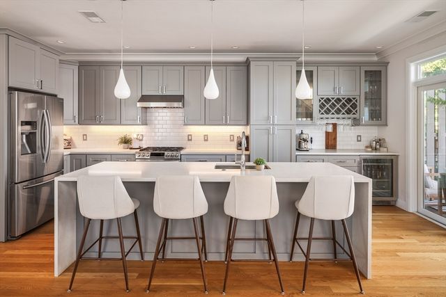 854 E Broadway St 3, Boston, MA 02127