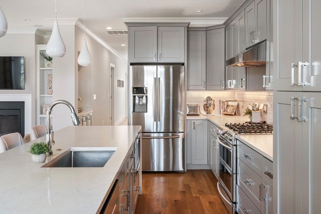 854 E Broadway St 3, Boston, MA 02127