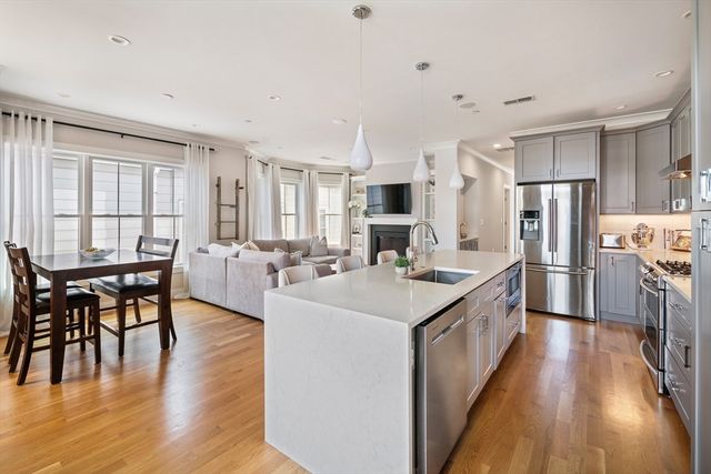 854 E Broadway St 3, Boston, MA 02127