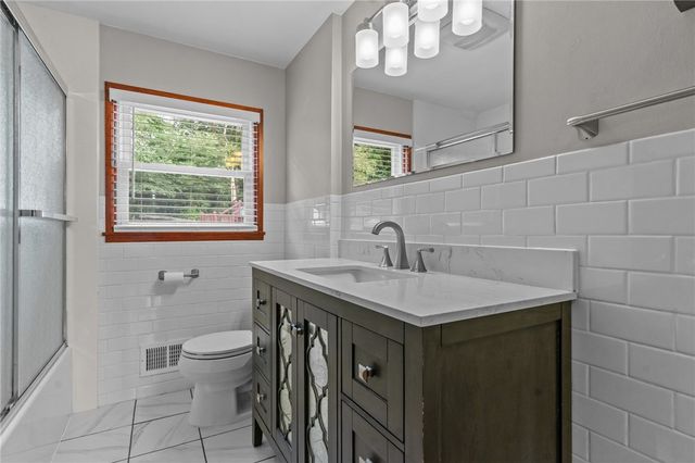 11 Red Robin Road, Cranston, RI 02920