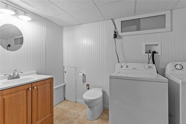 11 Red Robin Road, Cranston, RI 02920