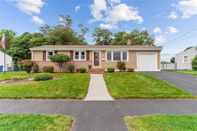 11 Red Robin Road, Cranston, RI 02920