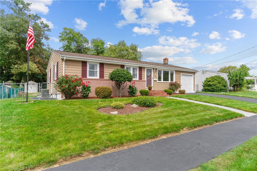 11 Red Robin Road, Cranston, RI 02920