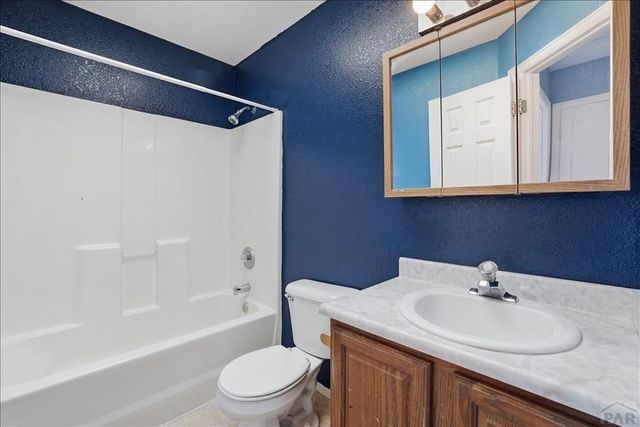 807 S Aguilar Ln, Pueblo, CO 81007