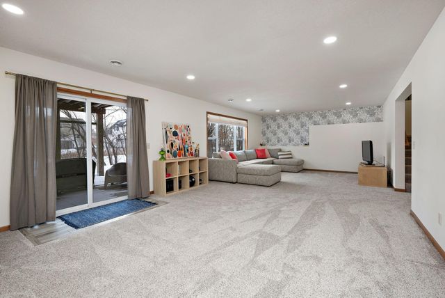 10552 Noble Circle N, Brooklyn Park, MN 55443