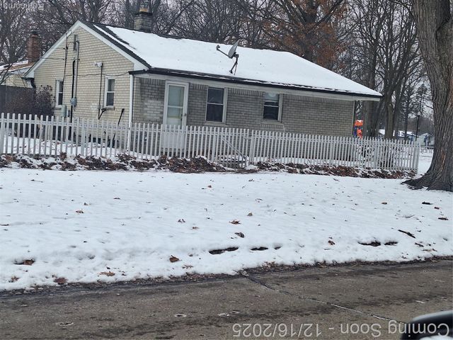 25007 Hopkins Street, Dearborn Heights, MI 48125