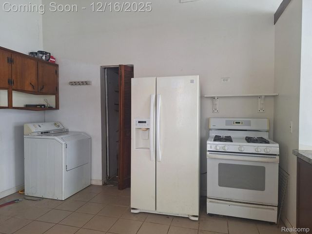 25007 Hopkins Street, Dearborn Heights, MI 48125