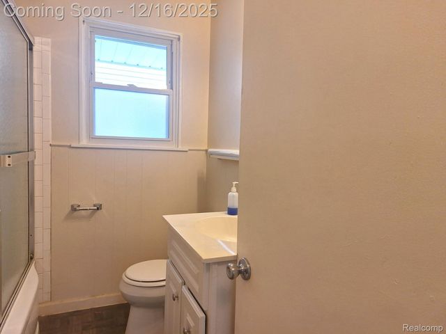 25007 Hopkins Street, Dearborn Heights, MI 48125