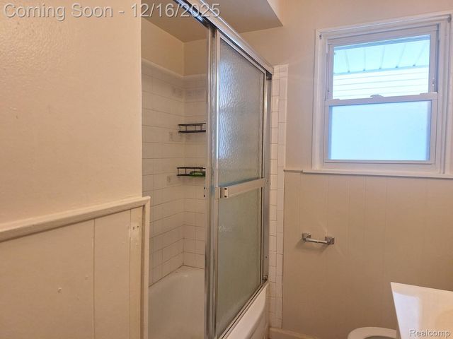 25007 Hopkins Street, Dearborn Heights, MI 48125