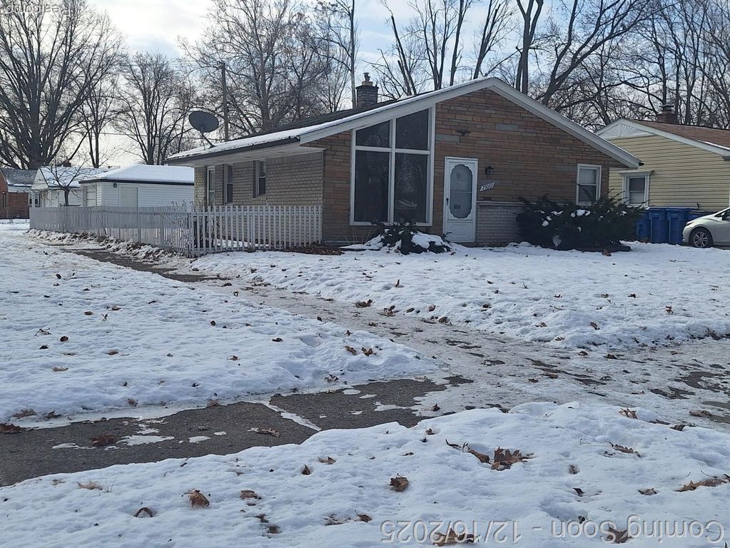 25007 Hopkins Street, Dearborn Heights, MI 48125
