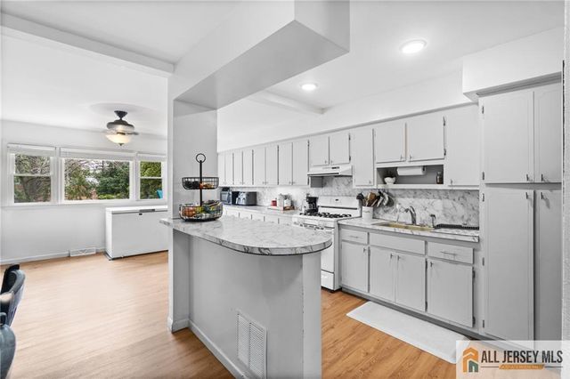 594 Ridgedale Avenue, Woodbridge Proper, NJ 07095