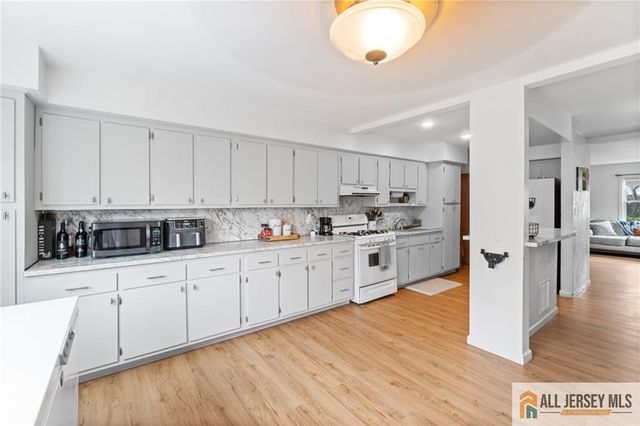 594 Ridgedale Avenue, Woodbridge Proper, NJ 07095