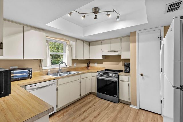 8040 CLOVERGLEN CIRCLE, Orlando, FL 32818