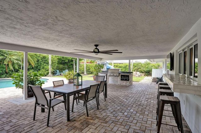 2 Mendota Lane, Sea Ranch Lakes, FL 33308