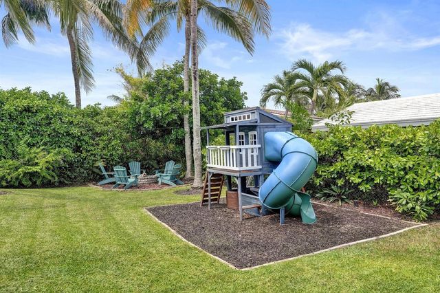 2 Mendota Lane, Sea Ranch Lakes, FL 33308