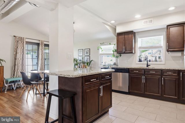 2 PUMPKIN HILL RD, Levittown, PA 19056