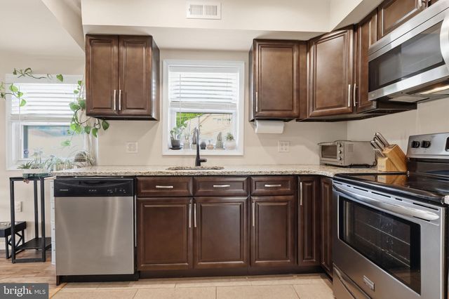 2 PUMPKIN HILL RD, Levittown, PA 19056