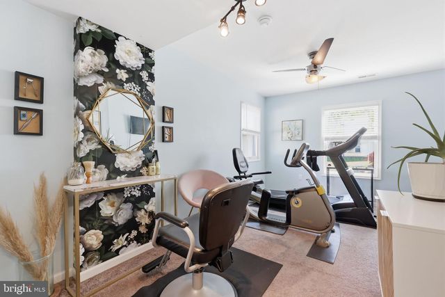 2 PUMPKIN HILL RD, Levittown, PA 19056