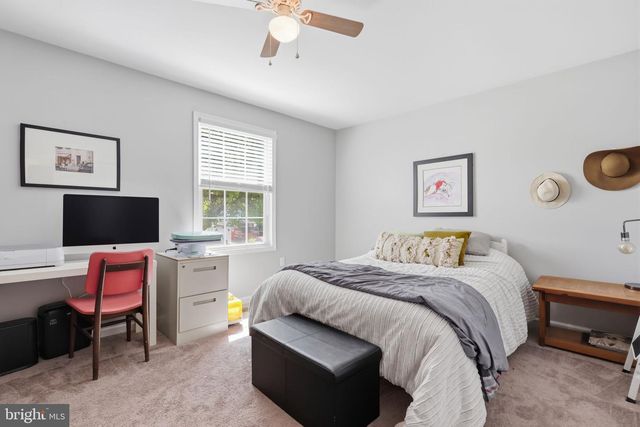 2 PUMPKIN HILL RD, Levittown, PA 19056