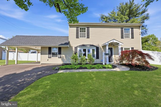 2 PUMPKIN HILL RD, Levittown, PA 19056
