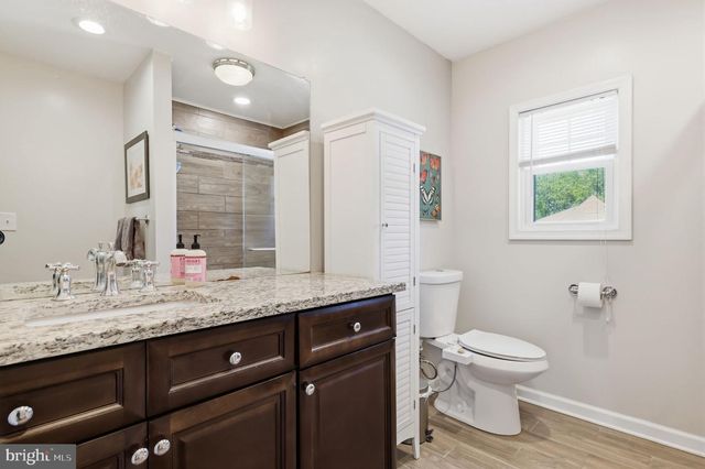 2 PUMPKIN HILL RD, Levittown, PA 19056