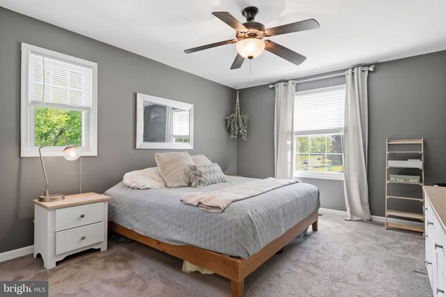 2 PUMPKIN HILL RD, Levittown, PA 19056