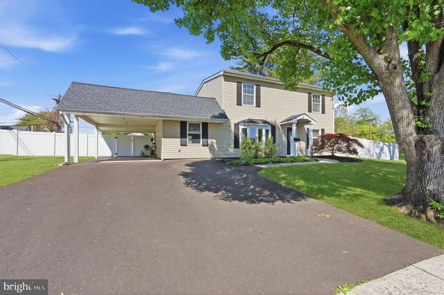 2 PUMPKIN HILL RD, Levittown, PA 19056