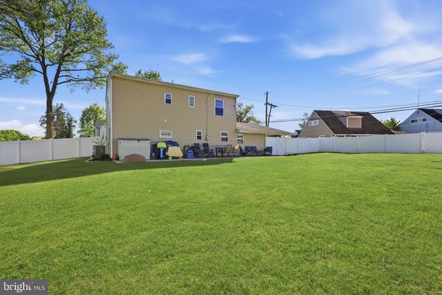 2 PUMPKIN HILL RD, Levittown, PA 19056