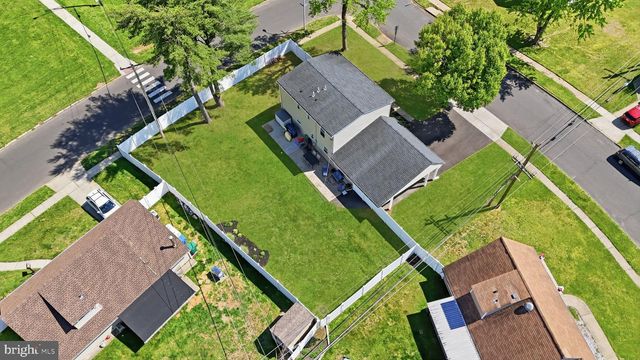 2 PUMPKIN HILL RD, Levittown, PA 19056