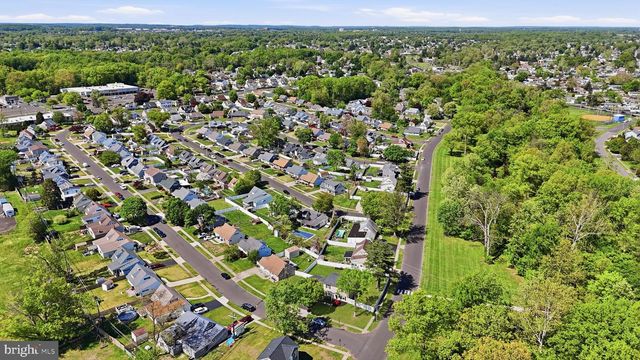 2 PUMPKIN HILL RD, Levittown, PA 19056