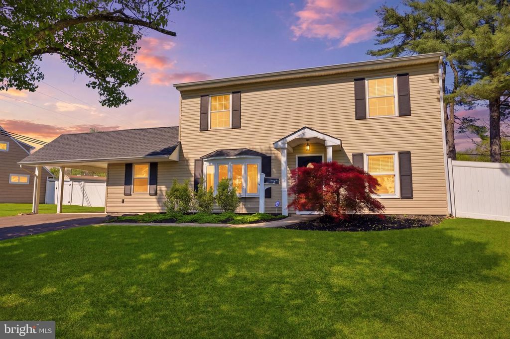 2 PUMPKIN HILL RD, Levittown, PA 19056