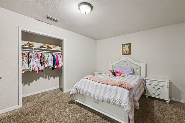 6433 Oakbrook Dr, Corpus Christi, TX 78413