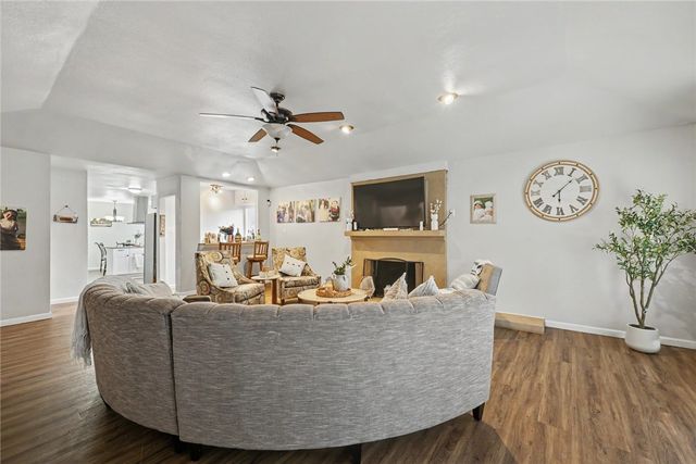 6433 Oakbrook Dr, Corpus Christi, TX 78413