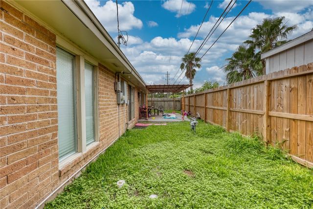 6433 Oakbrook Dr, Corpus Christi, TX 78413