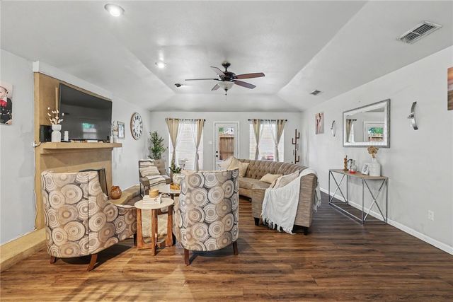 6433 Oakbrook Dr, Corpus Christi, TX 78413