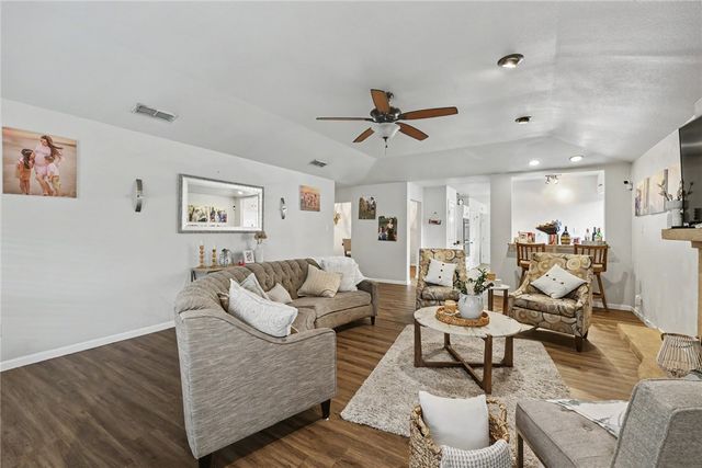 6433 Oakbrook Dr, Corpus Christi, TX 78413