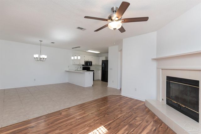 25 Littleton St, Cantonment, FL 32533