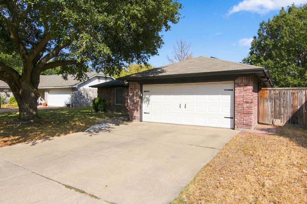 6832 Lyndale Drive, Watauga, TX 76148 — photo 2