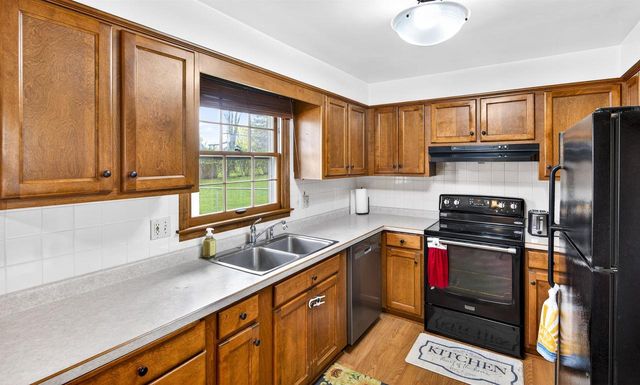 1221 DIVISION STREET, Green Bay, WI 54303